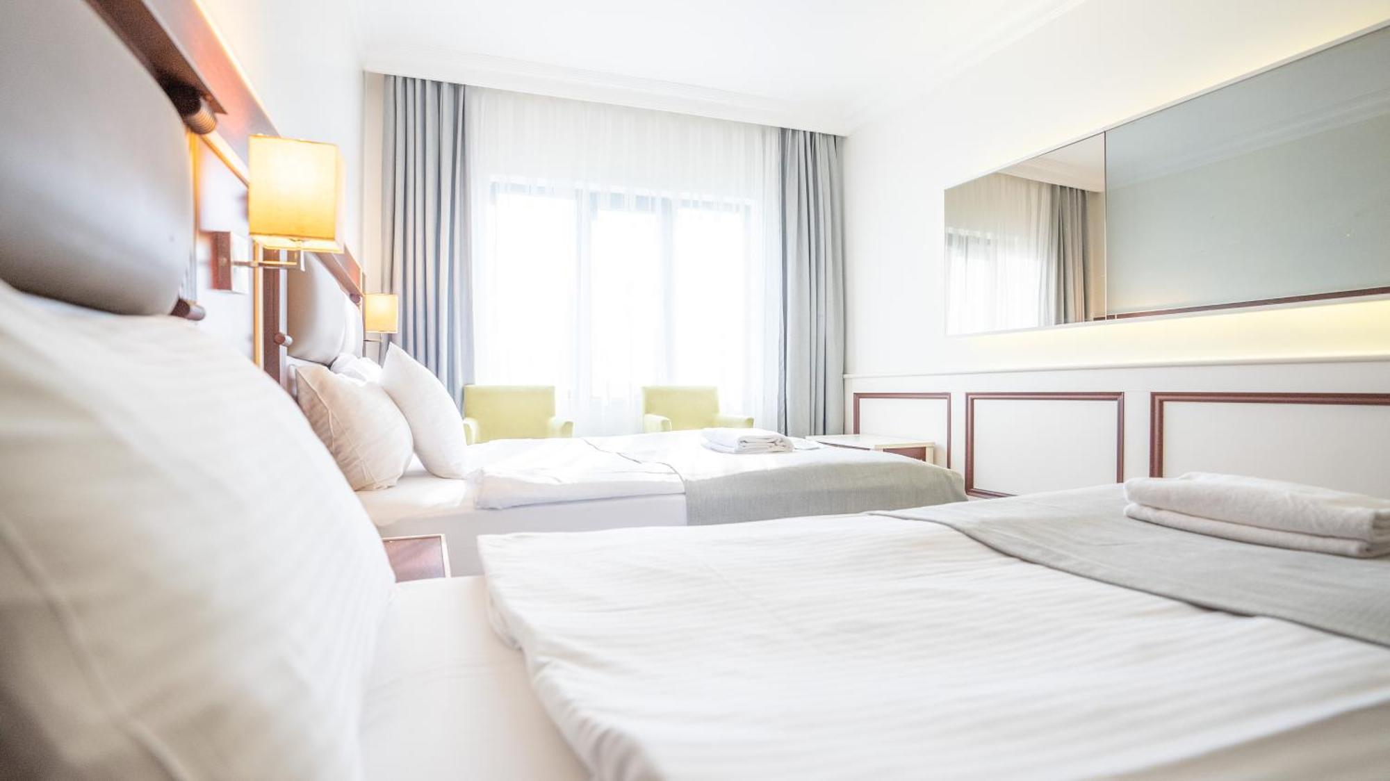 Twin Room,1433862403:JPEG
