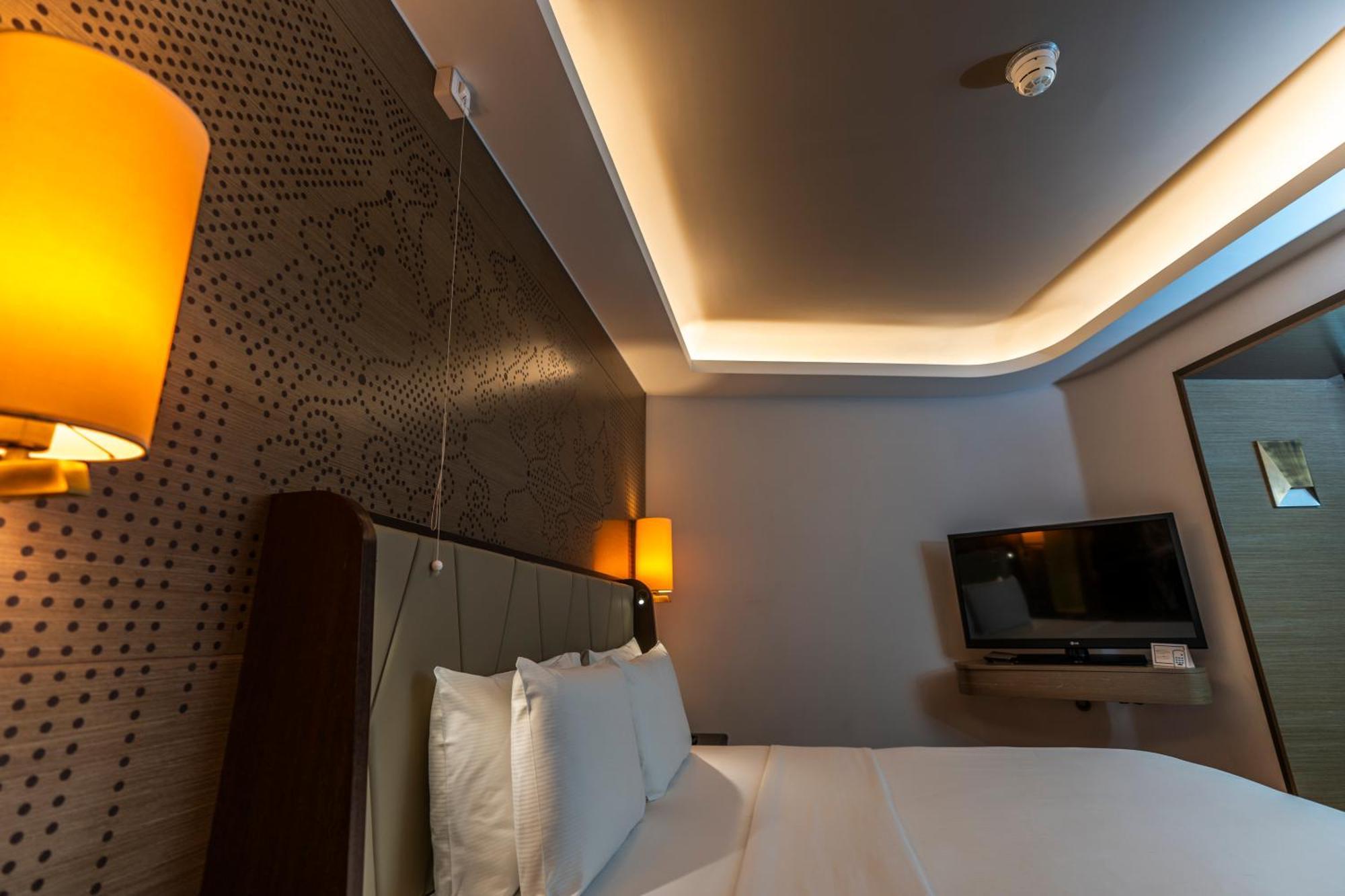 Chambre Lit King-Size - Accessible aux Personnes à Mobilité Réduite